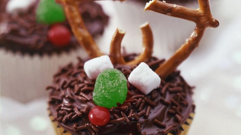 Little hands will enjoy transforming these easy-to-make chocolate-frosted cupcakes into mini-reindeer. 
